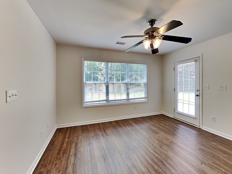 Building Photo - 6250 Mulberry Park Dr