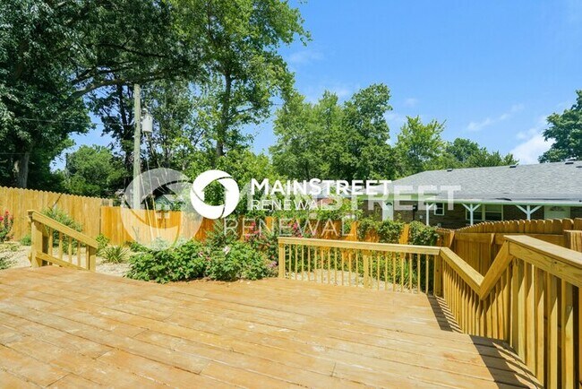 Building Photo - 4 Bedroom Pet-Friendly Home in JEFFERSONVILLE, IN with Main Street Renewal