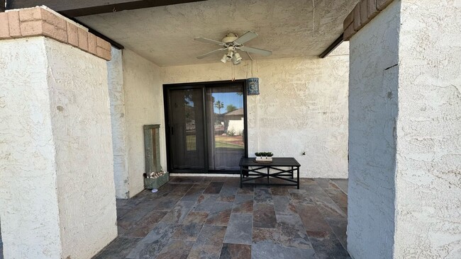 Building Photo - Furnished Vacation Condo w/ Community Pool**