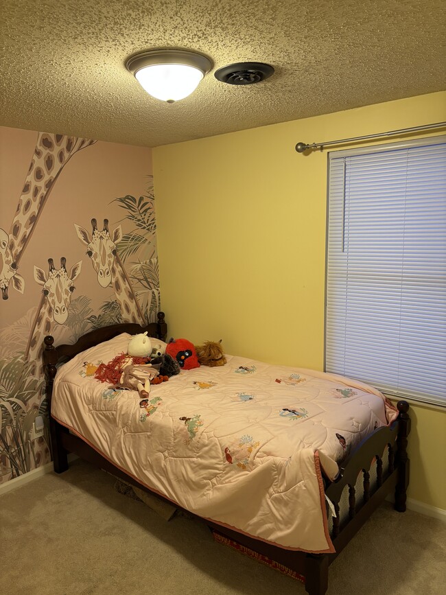 Building Photo - Queens Lace