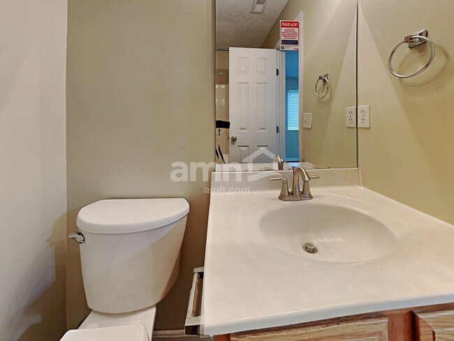 Building Photo - 2330 Antoinette Way