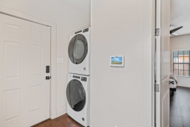 Building Photo - 775 Tanglewood St