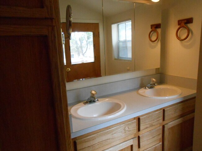 Building Photo - 61360 Keelally Ct