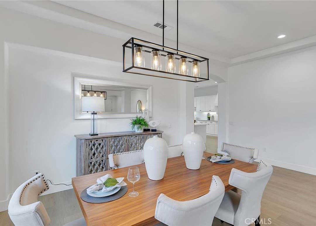 Building Photo - 24942 Greensbrier Dr