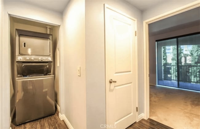 Building Photo - 2240