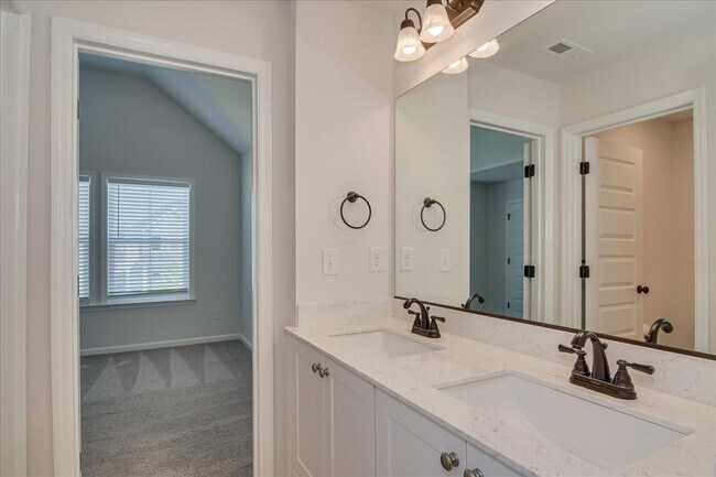 Building Photo - 528 Fermoy Ln