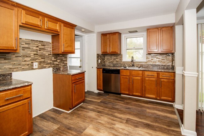 Building Photo - 15517 Shirley Ave