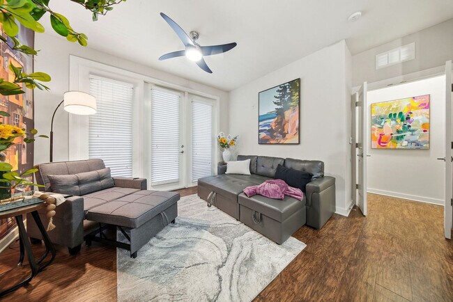 Building Photo - 1700 W Cleveland St