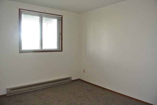 Building Photo - House- NW