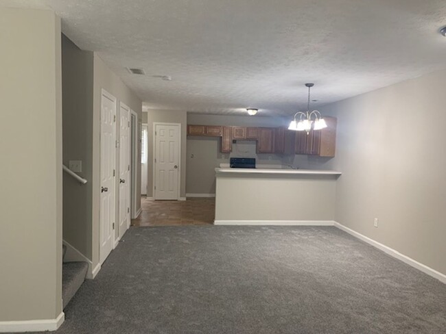 Building Photo - CHARMING 3 BEDROOM 2.5 BATH IN ELLENWOOD, GA!