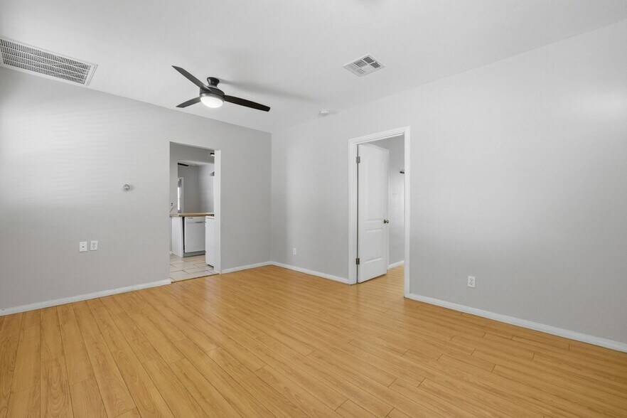 Building Photo - 10412 Eldora Ave