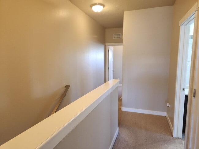 Building Photo - End Unit Townhome Available for Rent July 1st