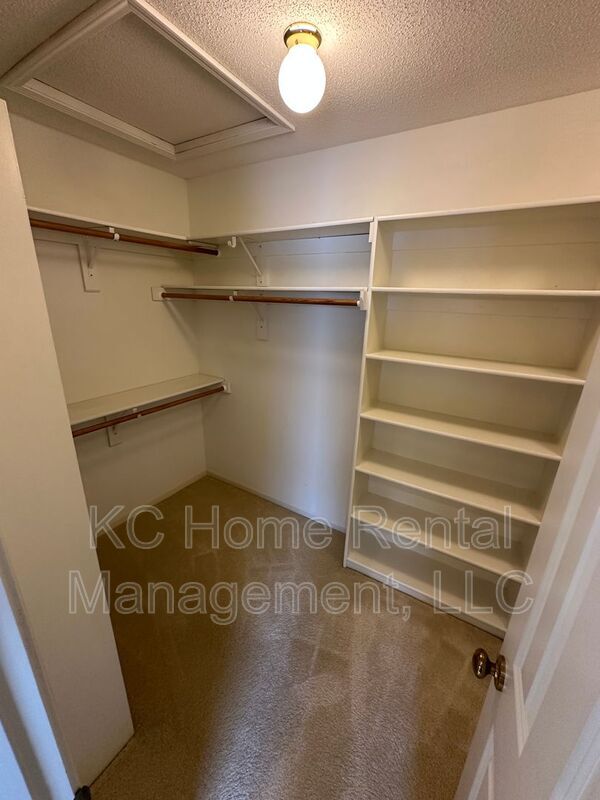 Building Photo - 5605 W 153rd Terrace