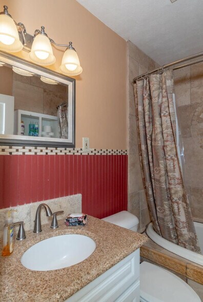 Building Photo - 4629 Rosemont Dr