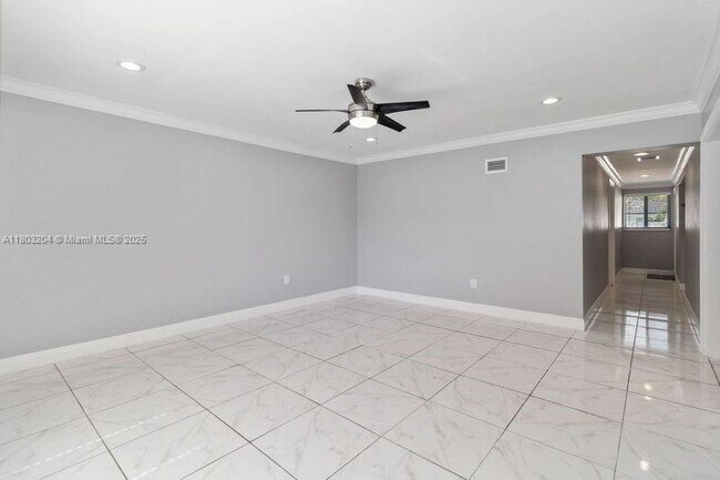 Building Photo - 913 SW 49th Ave