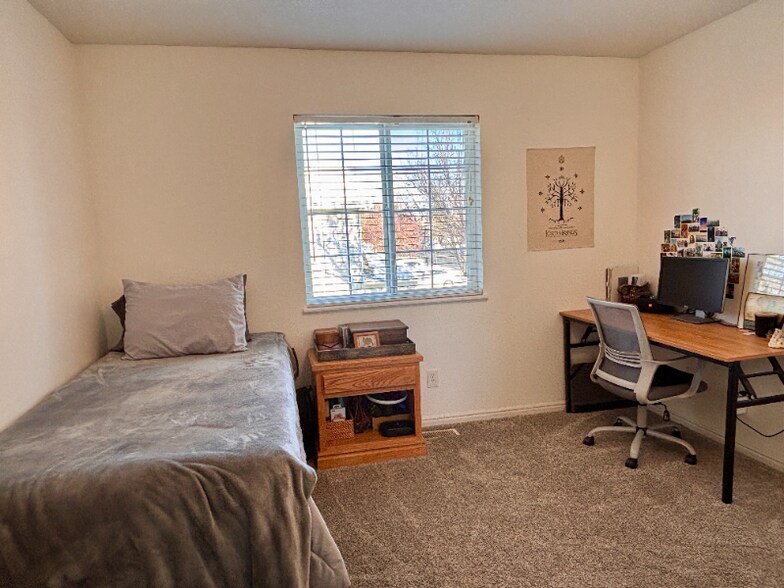 Building Photo - 408 Spring Ln