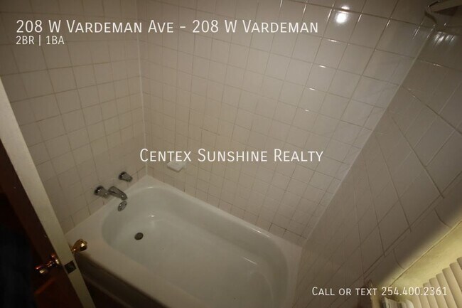 Building Photo - 208 W Vardeman Ave
