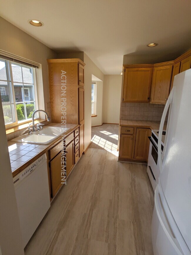Building Photo - 3 bed 2 bath in Sherwood Village