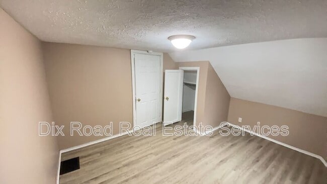 Building Photo - 830 St Clair Ave