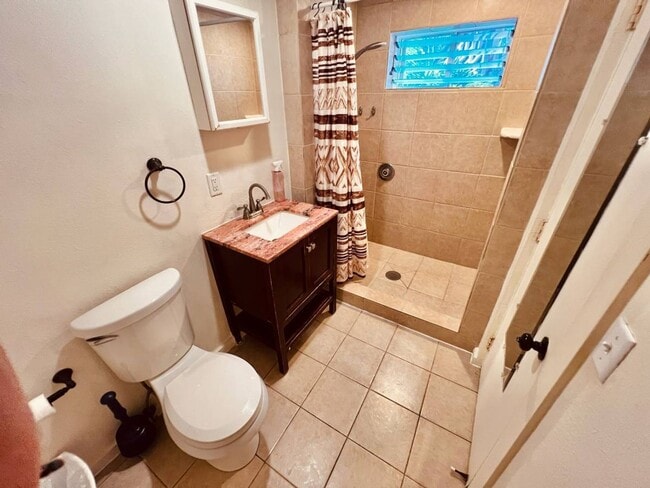 Building Photo - Spacious Haiku Home w/ Pool, Hot Tub, Lofts, Lanais, Ocean & Jungle Views