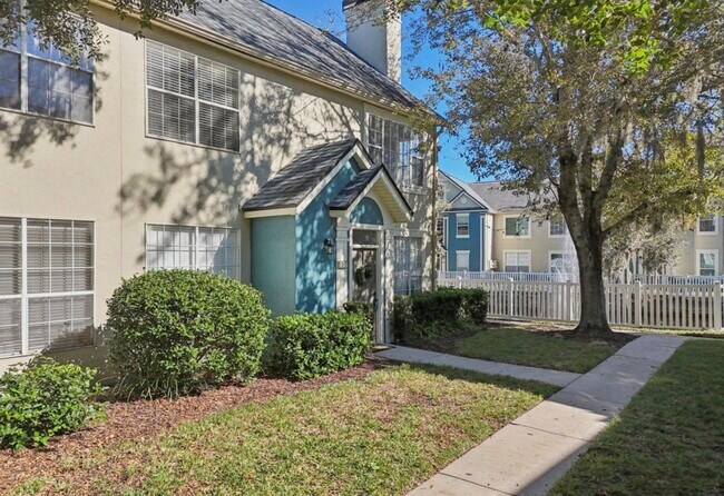 Building Photo - 13700 Richmond Park Dr N