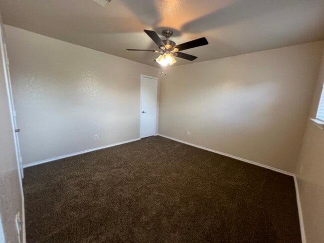 Building Photo - Nice 3 Bedroom Home