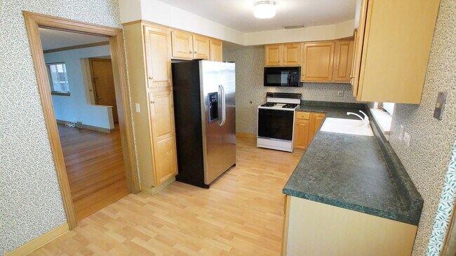 Building Photo - 459 Highcrest Dr