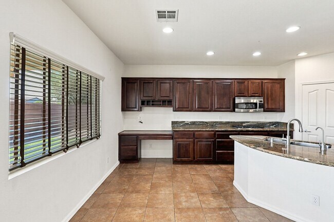 Building Photo - Lovely Northwest Gated Community Home