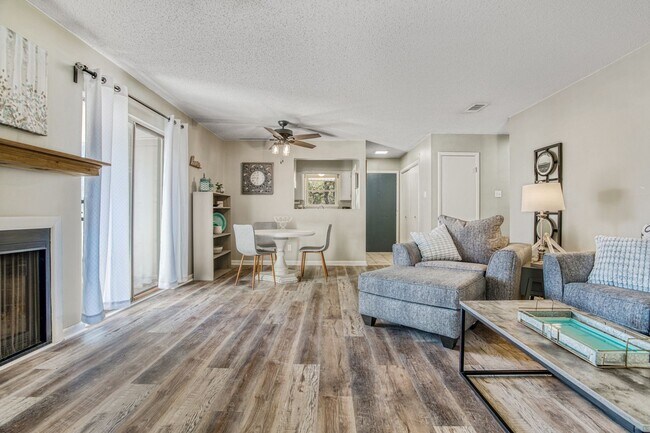 Building Photo - Maumelle Chic Condo