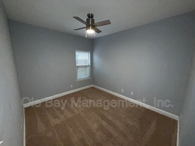 Building Photo - 10013 Summer Woods Cir N