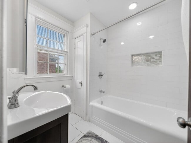 Building Photo - 4024 20th St NE
