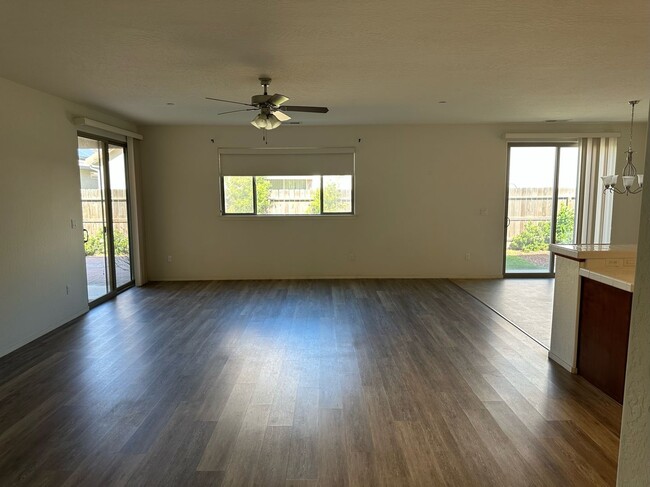 Building Photo - 318 S Wind Ct