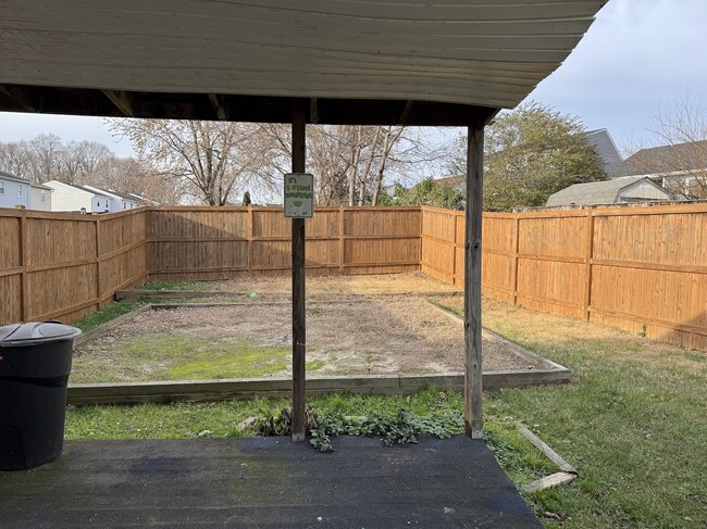 Fenced in backyard - 3914 misty view rd