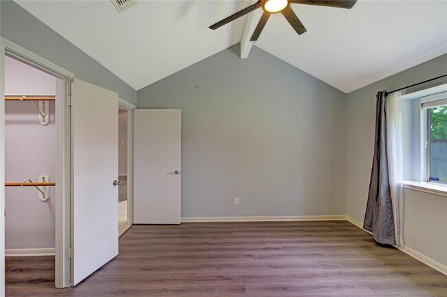 Building Photo - 16322 Chimneystone Dr