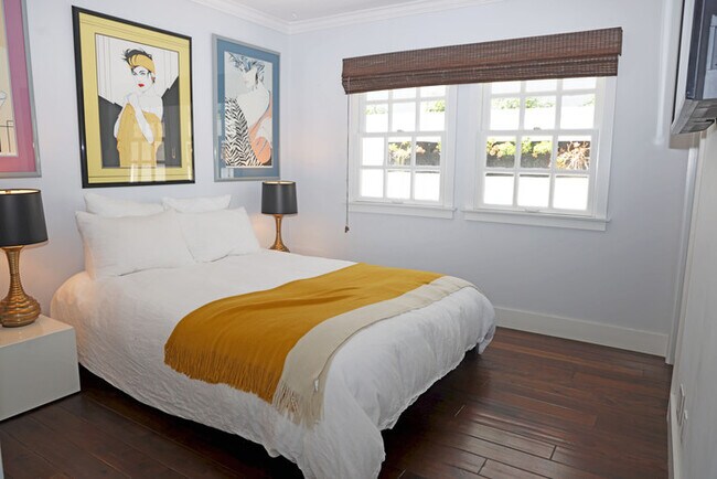 Building Photo - Lido Isle Rental