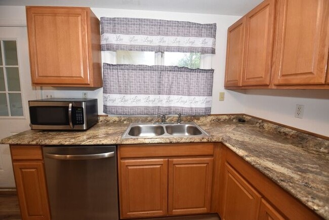 Building Photo - East side of South Bend 3 bedroom, 1.5 bat...