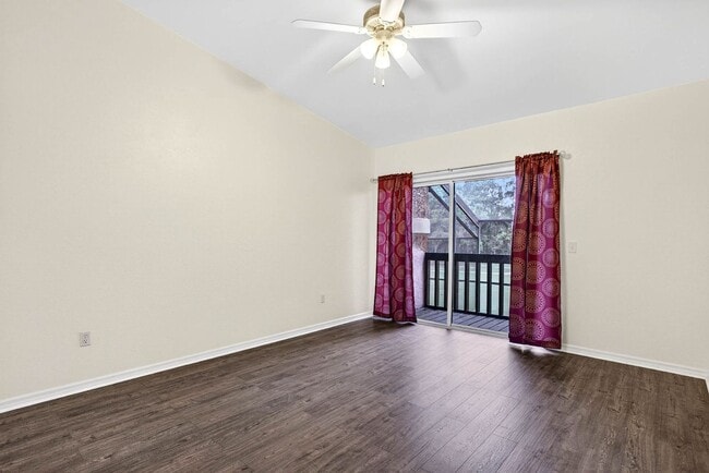 Building Photo - 1,961SF Condo | 3 Bedrooms & 2.5 Bathrooms...