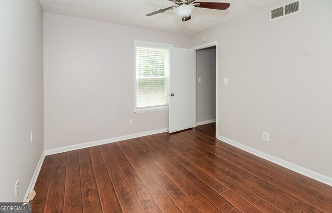 Building Photo - 3020 Creel Rd