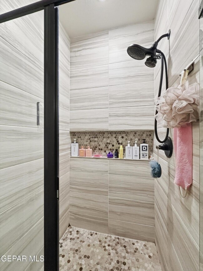 Building Photo - 12805 Kingsbury Ave