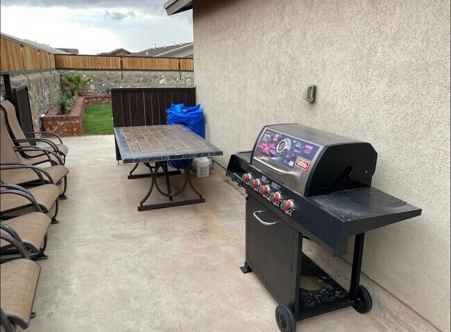 Building Photo - 14264 Hacienda Rock Dr