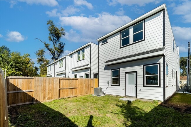 Building Photo - 4008 Bennington St