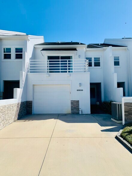 Building Photo - 2939 W Knights Ave