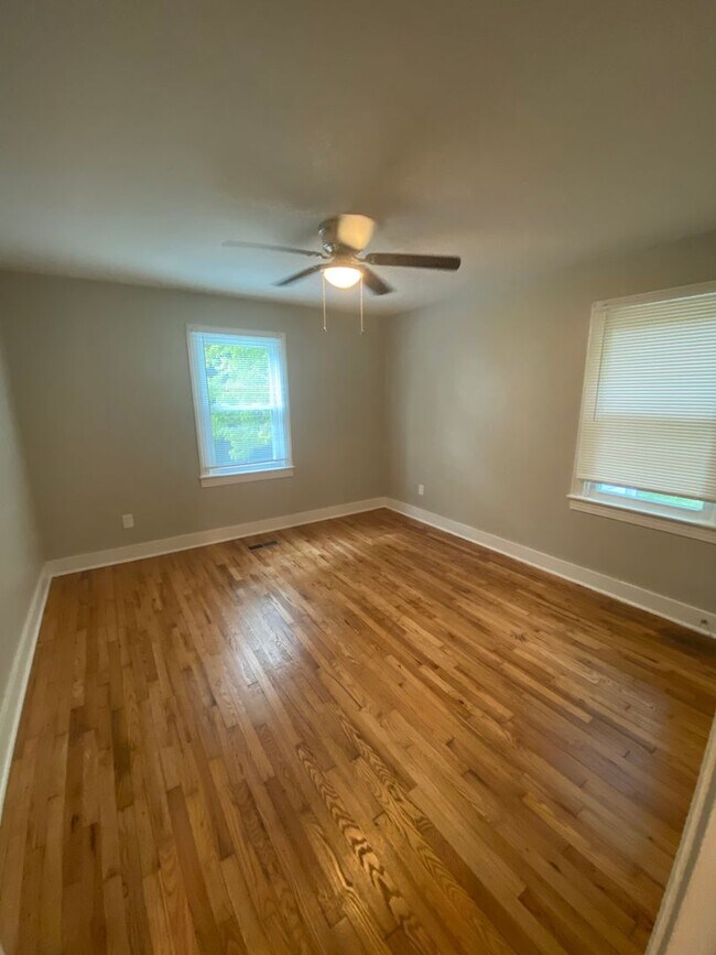 Building Photo - 130 Oakdale Ct