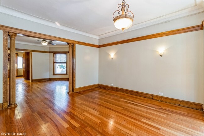 Building Photo - 836 E 52nd St