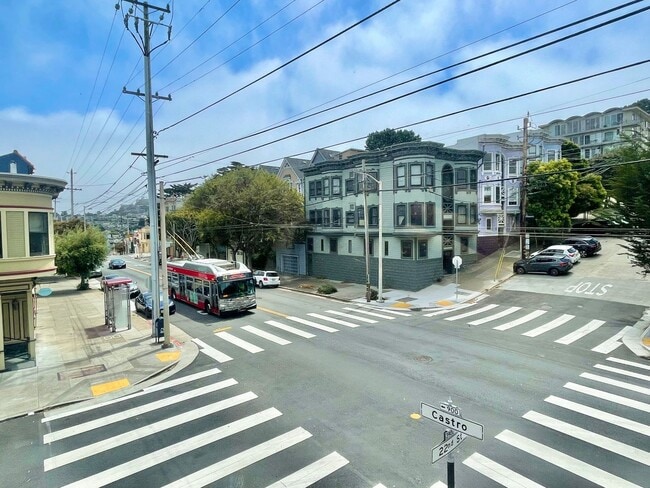 Building Photo - Prime Noe Valley 3Br/1.5Ba Top Floor Flat w/Laundry, Storage – A MUST SEE! PROGRESSIVE
