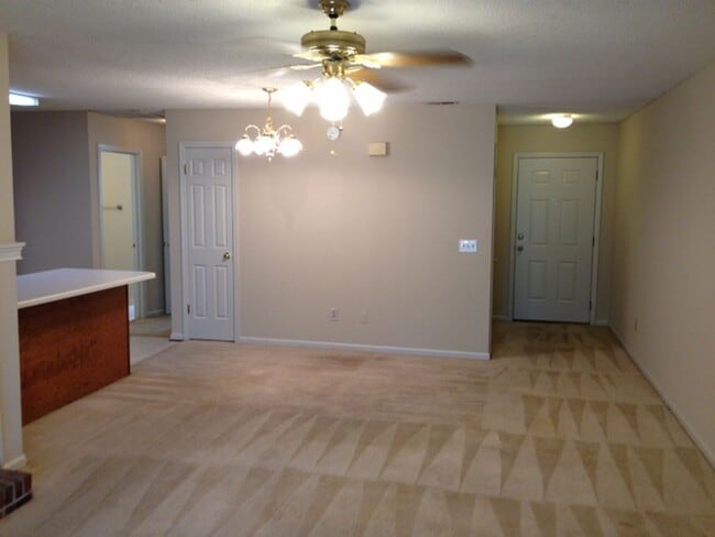 Building Photo - 156 Thames Valley Ct