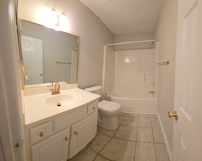 Building Photo - Impeccable Home in Gorgeous Neighborhood