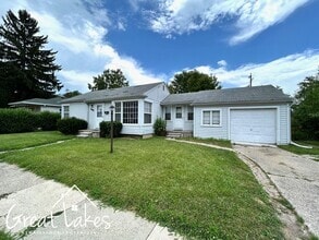 Building Photo - Stunning 3 Bedroom 1 Bathroom now availabl...