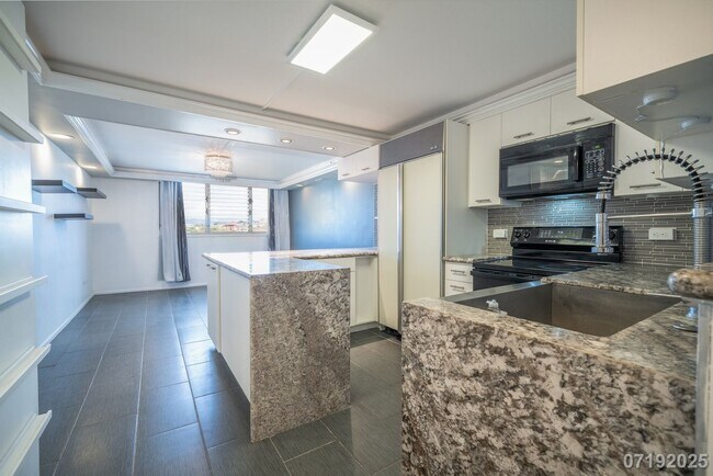 Building Photo - $2,600 / 2br - 730ft2 - 2 Bed 1 Bath Condo...