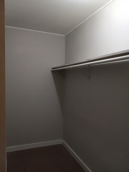 Building Photo - 208 W Davidson Ave